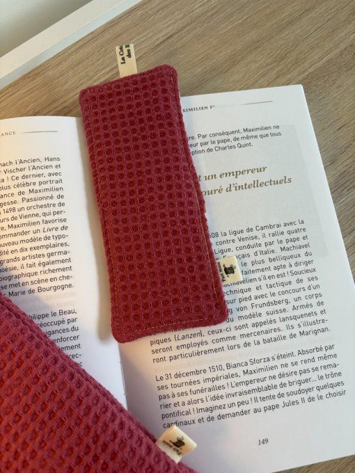Housse Livre BROCHE - BULLET JOURNAL Elisabeth - Nid d'abeille bordeaux/ Bain de fleurs