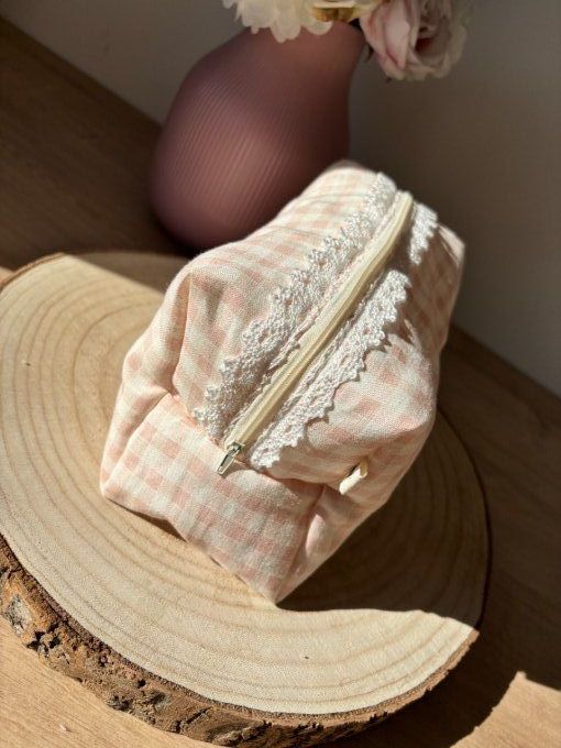Ensemble de toilette Eugénie - Vichy rose dentelle