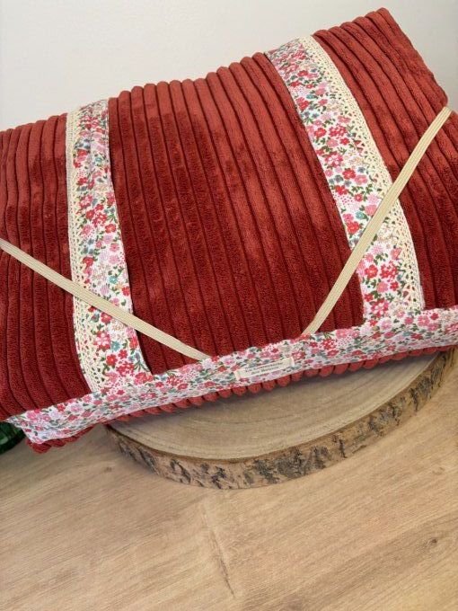 Coussin de lecture Agatha - Douceur cornaline/ Antoinette/ Dentelle 