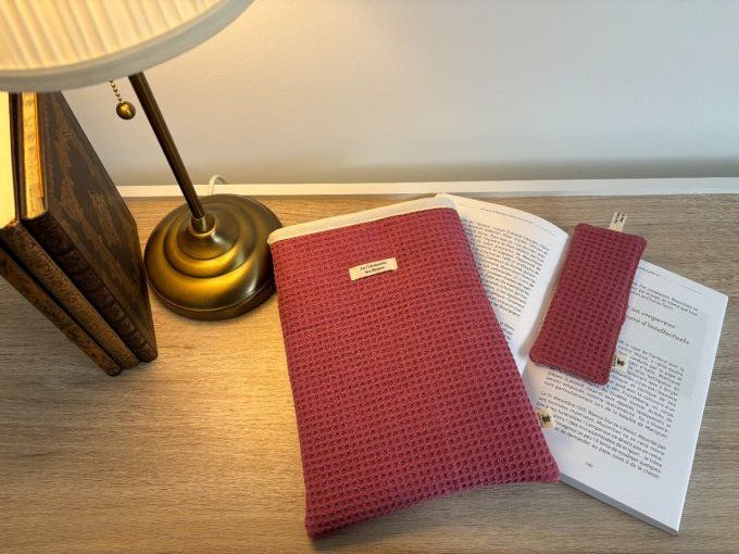 Housse Livre BROCHE - BULLET JOURNAL Elisabeth - Nid d'abeille bordeaux/ Bain de fleurs